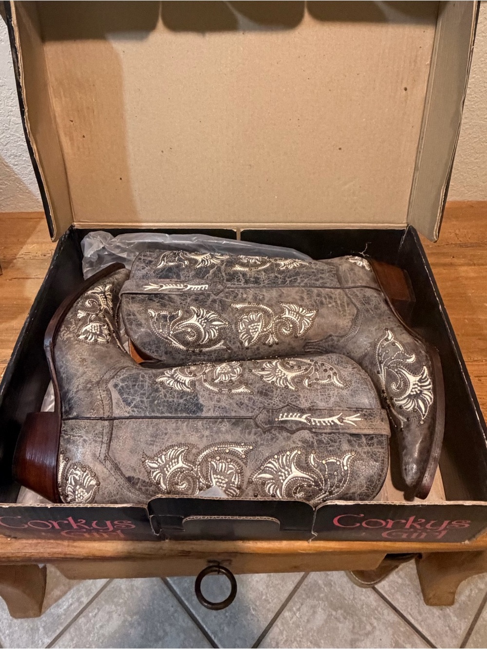 NWT Corky’s Girl Distressed 100% Leather Snip Toe Cowgirl boots